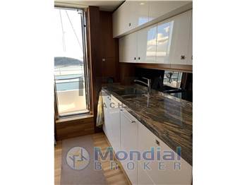 Princess Yachts 82