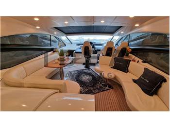 Pershing 62