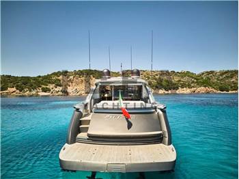 Pershing 76