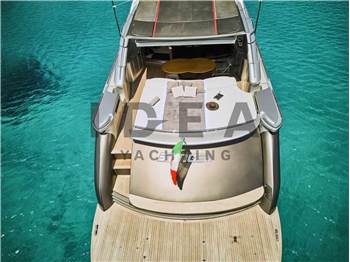 Pershing 76