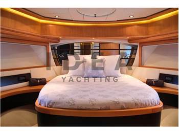 Pershing 76