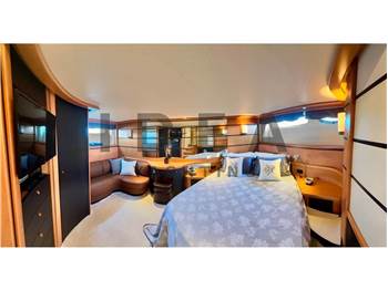 Pershing 76