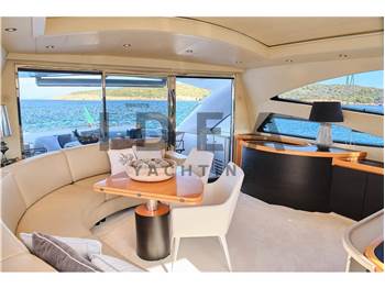 Pershing 76
