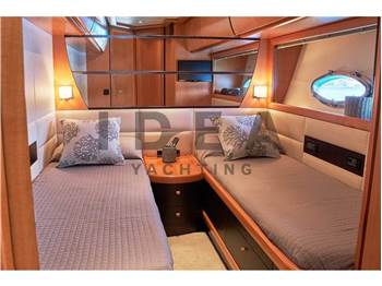 Pershing 76