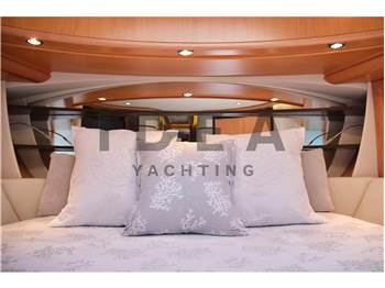 Pershing 76