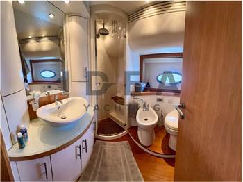 Pershing 76