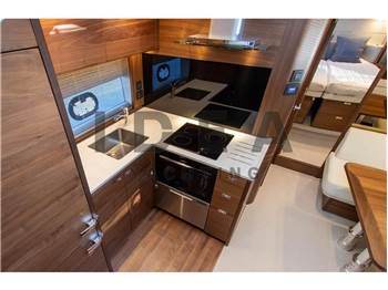 Princess Yachts V50
