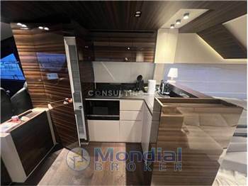 Ferretti 670 fly
