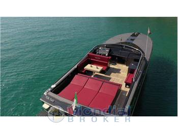 Magnum Marine 53