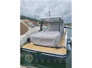 DE Antonio D32