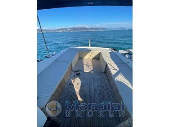 MAGNUM MARINE 38
