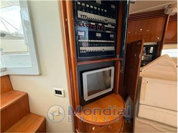 Pershing 43