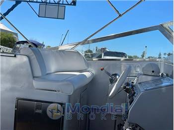 MAGNUM MARINE 38