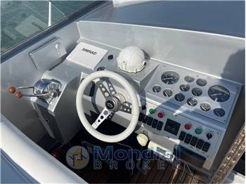 MAGNUM MARINE 38