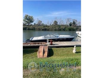 MAGNUM MARINE 38
