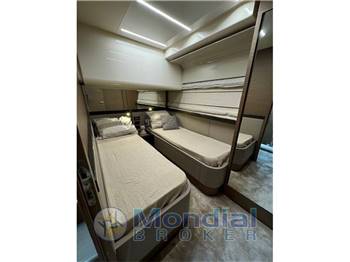 Ferretti 550