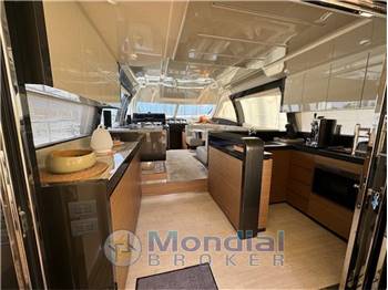 Ferretti 550
