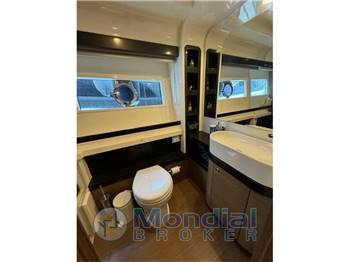 Ferretti 550