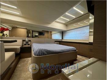 Ferretti 550