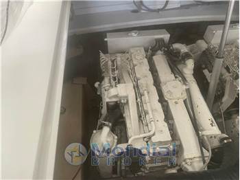 MAGNUM MARINE 38