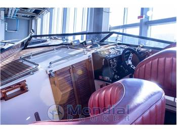 CIGARETTE mistress 35