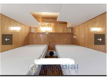 Cantieri dell’ est IPERBOLE 32
