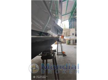 FERRETTI ALTURA 52
