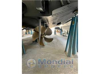 Princess Yachts V78
