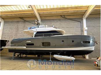 Azimut Magellano 53