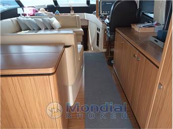 Azimut Magellano 53