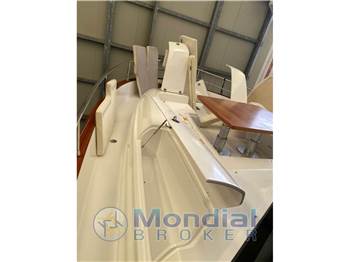 Azimut Magellano 53