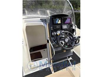 Quicksilver Activ 805 Open