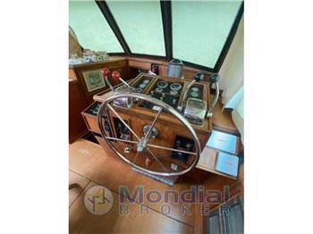 Hatteras HATTERAS 39 Motor Yacht