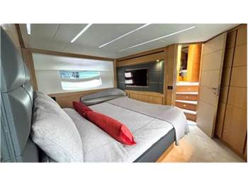 Pershing 74