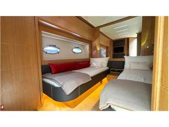 Pershing 74
