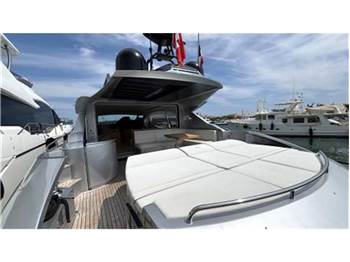 Pershing 74