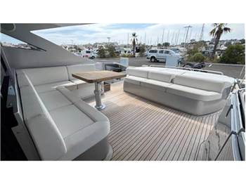 Pershing 74