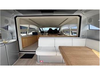 Pershing 74