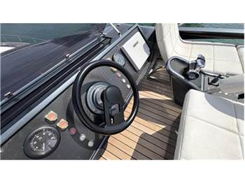 Pershing 74