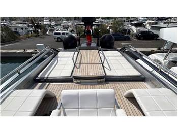 Pershing 74
