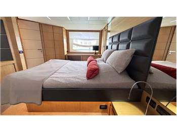 Pershing 74