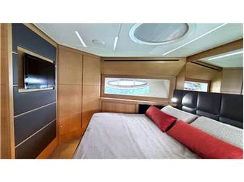Pershing 74