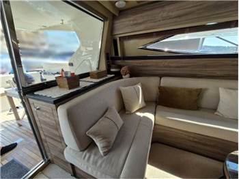 Ferretti yachts 620