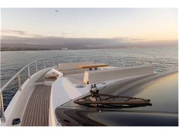 Ferretti yachts 720