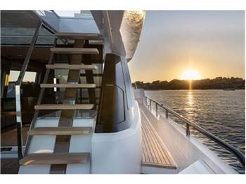 Ferretti yachts 720