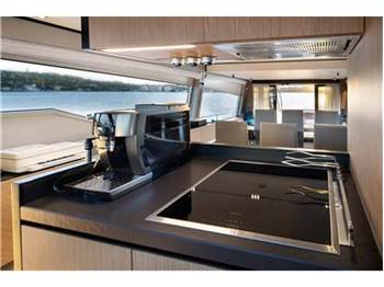 Ferretti yachts 720