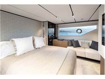 Ferretti yachts 720