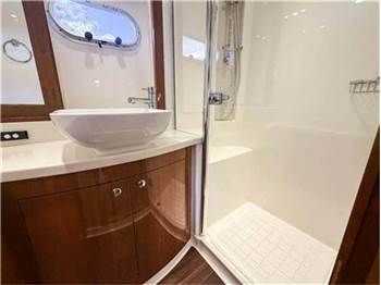 Riviera 5800 sport yacht