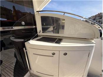 Riviera 5800 sport yacht
