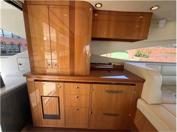 Riviera 5800 sport yacht